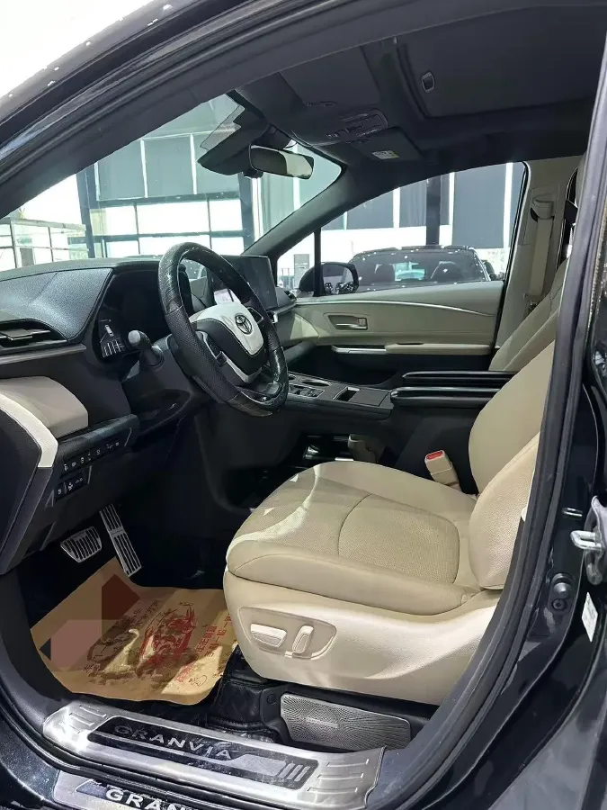 2024 Toyota Granvia 2.5L 189HP L4 E-CVT Hybrid,autocango,china used car exporter,china ev exporter,chinese used car exporter,chinese used ev exporter