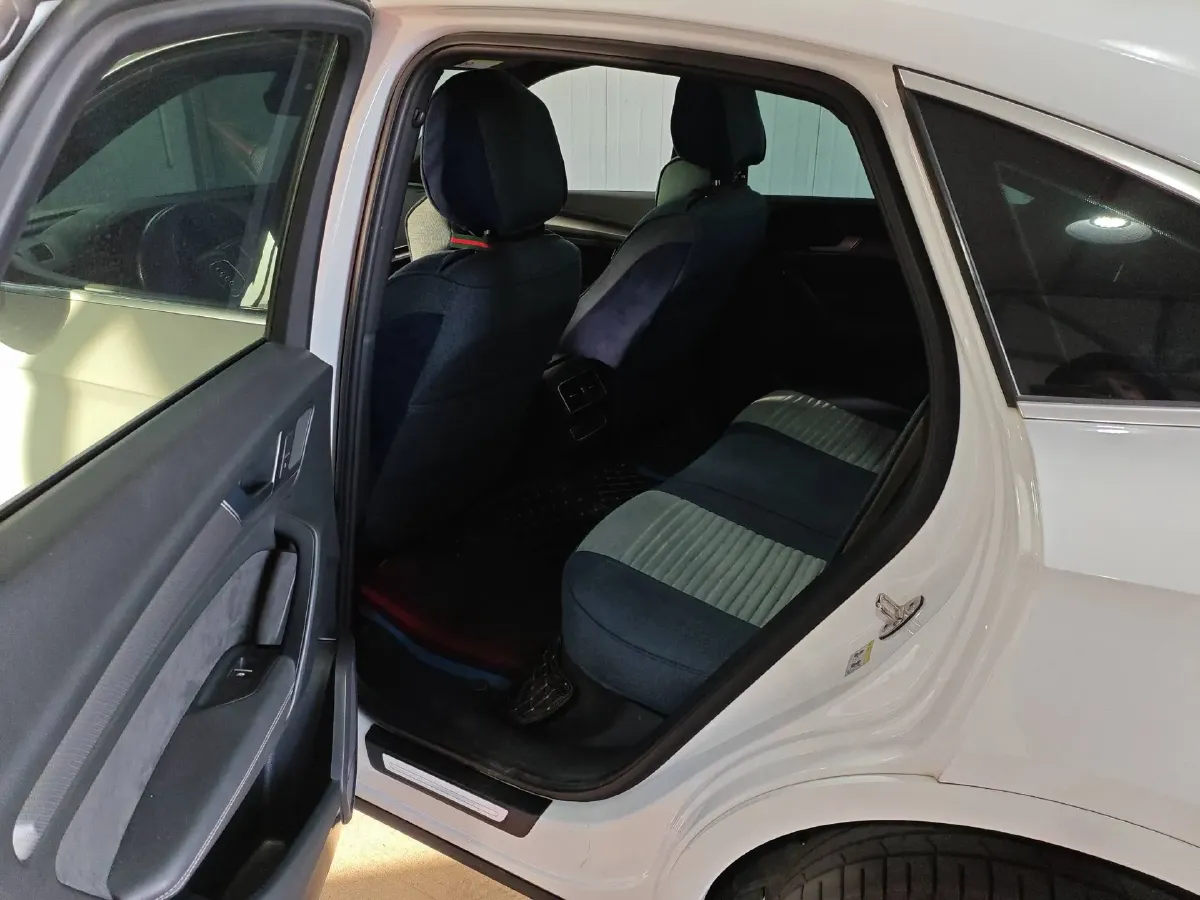 2022 Audi Q5L Sportback 2.0T 190HP L4 7DCT,autocango,china used car exporter,china ev exporter,chinese used car exporter,chinese used ev exporter