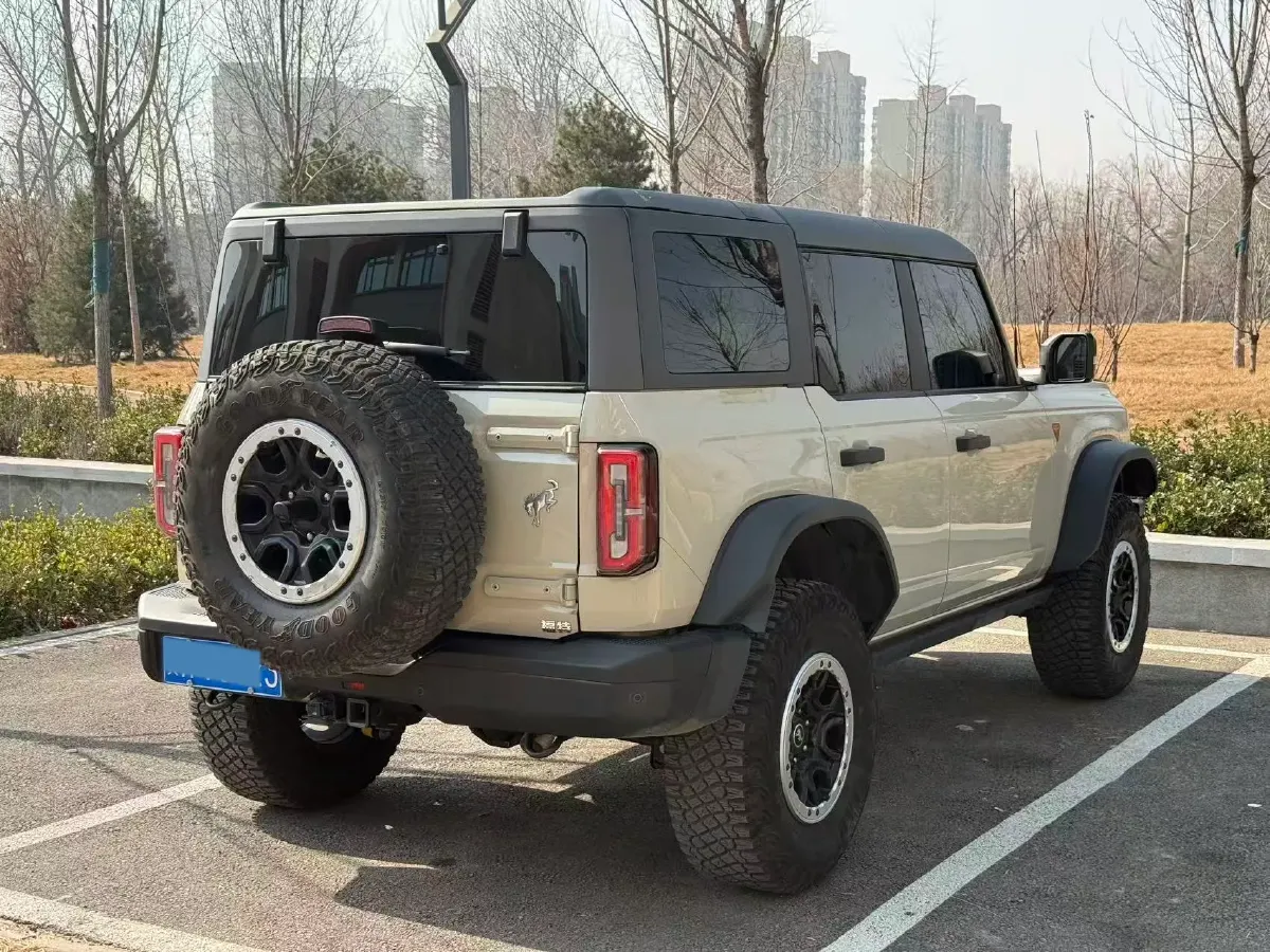 2024 Ford Bronco 2.3T 275HP L4 10AT,autocango,china used car exporter,china ev exporter,chinese used car exporter,chinese used ev exporter