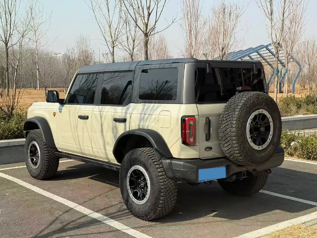 2024 Ford Bronco 2.3T 275HP L4 10AT,autocango,china used car exporter,china ev exporter,chinese used car exporter,chinese used ev exporter