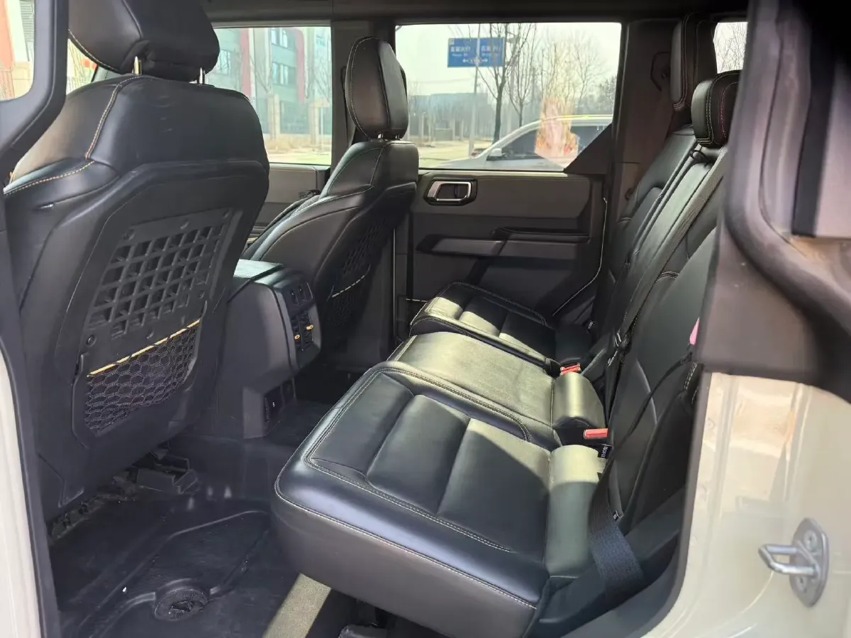 2024 Ford Bronco 2.3T 275HP L4 10AT,autocango,china used car exporter,china ev exporter,chinese used car exporter,chinese used ev exporter