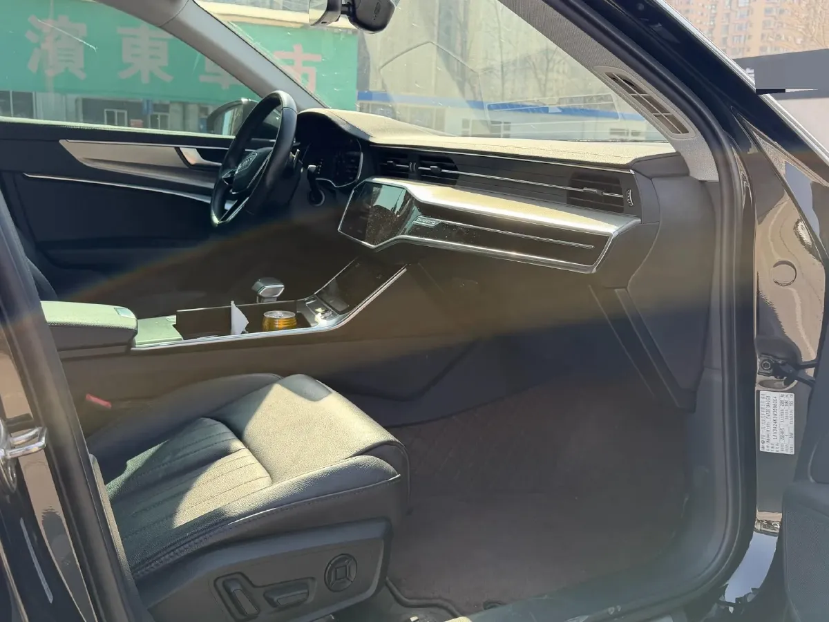 2022 Audi A6L 2.0T 224HP L4 7DCT,autocango,china used car exporter,china ev exporter,chinese used car exporter,chinese used ev exporter