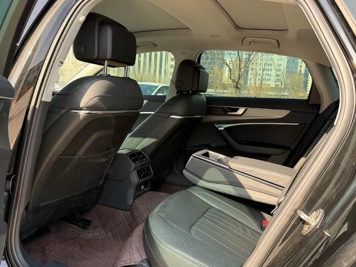 2022 Audi A6L 2.0T 224HP L4 7DCT,autocango,china used car exporter,china ev exporter,chinese used car exporter,chinese used ev exporter