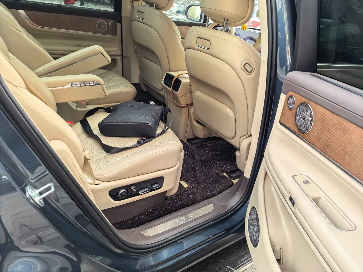 2024 AITO AITO M9 1.5T 152HP L4 REEV 42KWH,autocango,china used car exporter,china ev exporter,chinese used car exporter,chinese used ev exporter