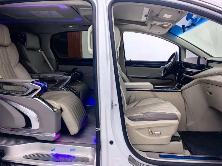 2020 Buick GL8 2.0T 237HP L4 9AT,autocango,china used car exporter,china ev exporter,chinese used car exporter,chinese used ev exporter