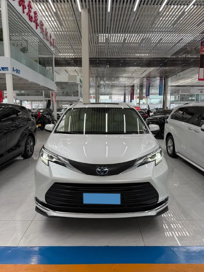 2023 Toyota Sienna 2.5L 189HP L4 E-CVT Hybrid,autocango,china used car exporter,china ev exporter,chinese used car exporter,chinese used ev exporter