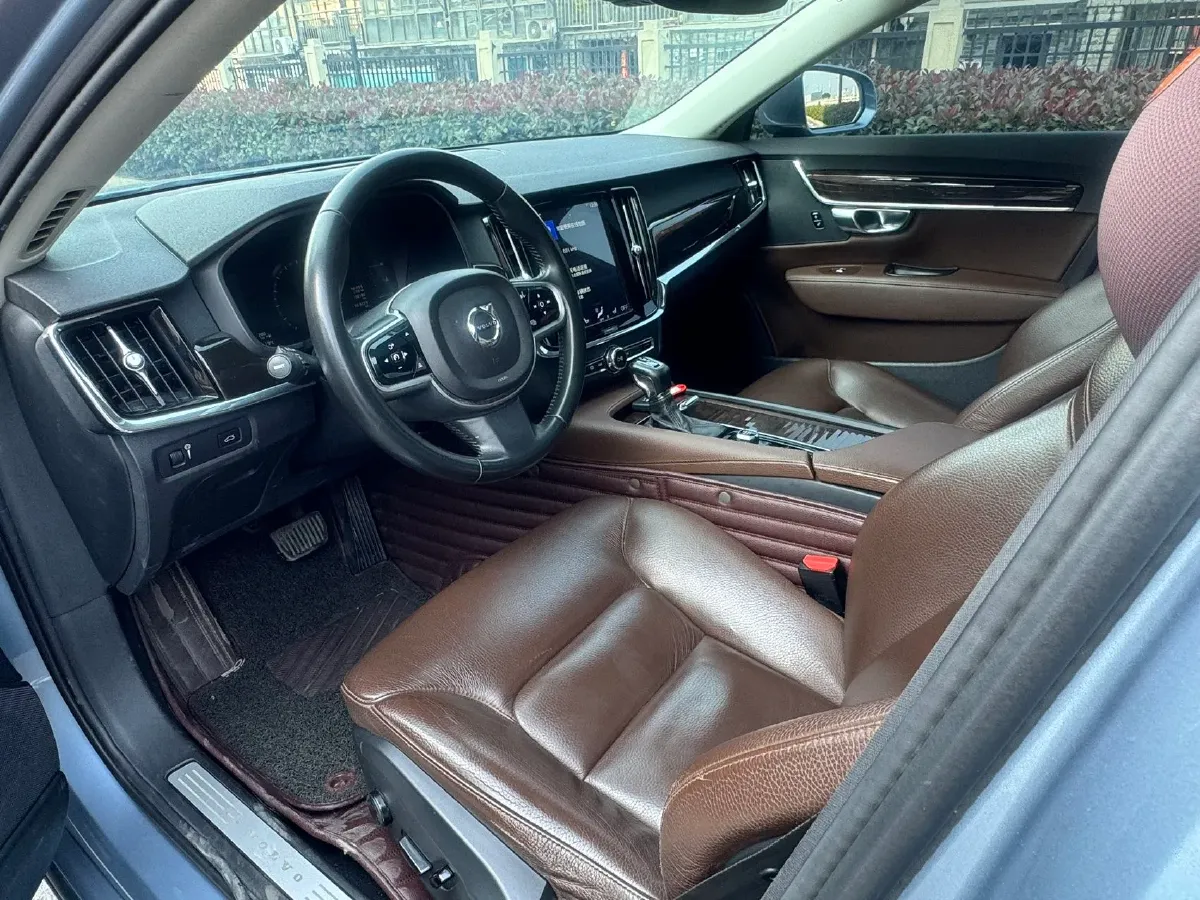 2018 Volvo S90 2.0T 190HP L4 8AT,autocango,china used car exporter,china ev exporter,chinese used car exporter,chinese used ev exporter