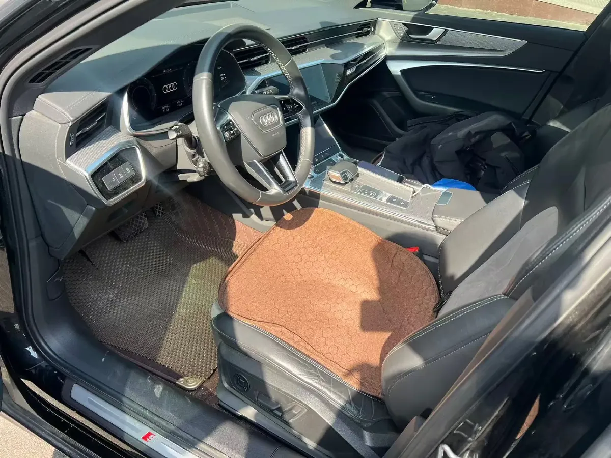 2021 Audi A6L 2.0T 224HP L4 7DCT,autocango,china used car exporter,china ev exporter,chinese used car exporter,chinese used ev exporter