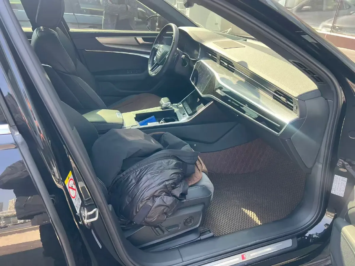 2021 Audi A6L 2.0T 224HP L4 7DCT,autocango,china used car exporter,china ev exporter,chinese used car exporter,chinese used ev exporter