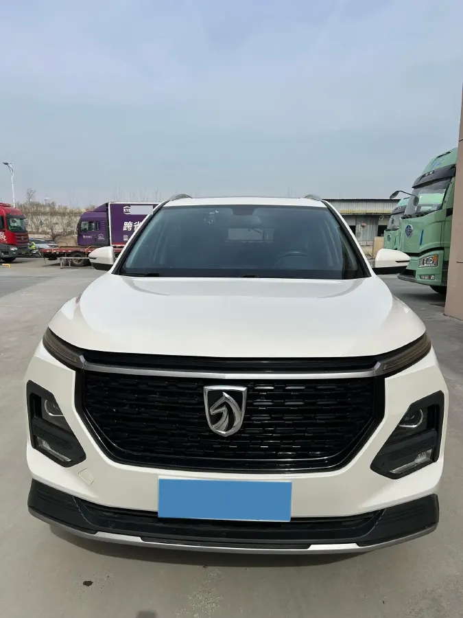 2021 BaoJun 530 1.5T 147HP L4 6MT,autocango,china used car exporter,china ev exporter,chinese used car exporter,chinese used ev exporter