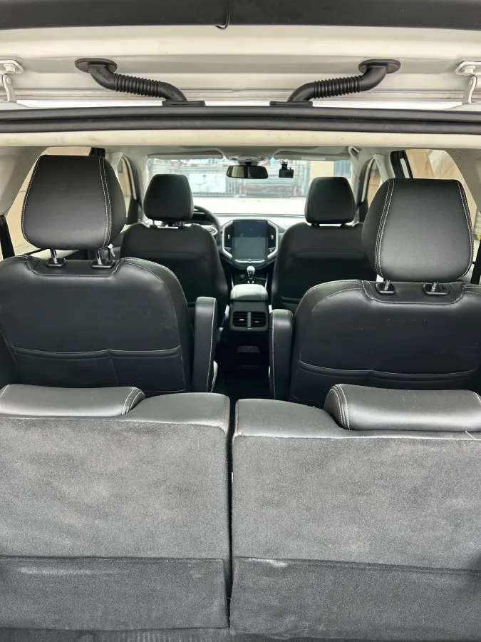 2021 BaoJun 530 1.5T 147HP L4 6MT,autocango,china used car exporter,china ev exporter,chinese used car exporter,chinese used ev exporter