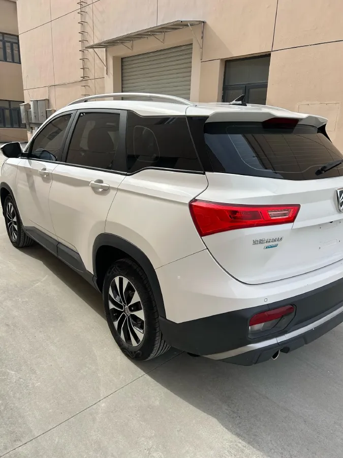2021 BaoJun 530 1.5T 147HP L4 6MT,autocango,china used car exporter,china ev exporter,chinese used car exporter,chinese used ev exporter