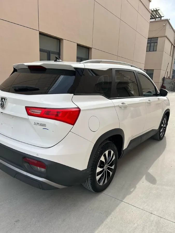 2021 BaoJun 530 1.5T 147HP L4 6MT,autocango,china used car exporter,china ev exporter,chinese used car exporter,chinese used ev exporter