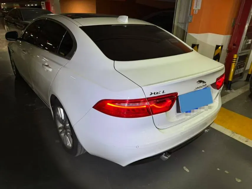 2019 Jeep Cherokee 2.0T 265HP L4 9AT,autocango,china used car exporter,china ev exporter,chinese used car exporter,chinese used ev exporter