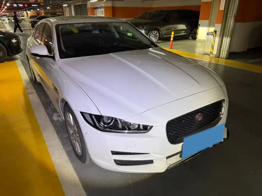 2019 Jeep Cherokee 2.0T 265HP L4 9AT,autocango,china used car exporter,china ev exporter,chinese used car exporter,chinese used ev exporter