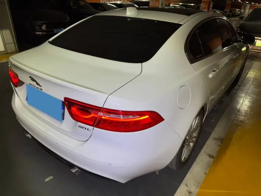 2019 Jeep Cherokee 2.0T 265HP L4 9AT,autocango,china used car exporter,china ev exporter,chinese used car exporter,chinese used ev exporter