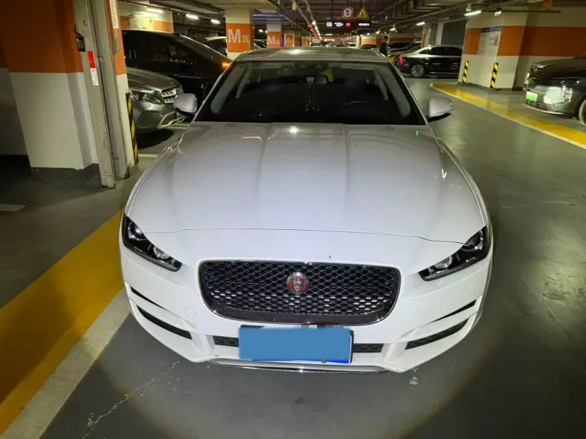 2019 Jeep Cherokee 2.0T 265HP L4 9AT,autocango,china used car exporter,china ev exporter,chinese used car exporter,chinese used ev exporter