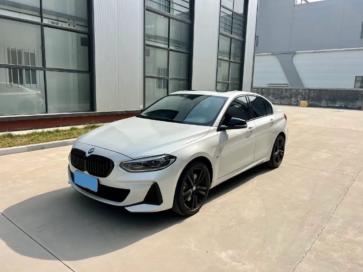 2022 BMW 1 Series 2.0T 192HP L4 7DCT,autocango,china used car exporter,china ev exporter,chinese used car exporter,chinese used ev exporter