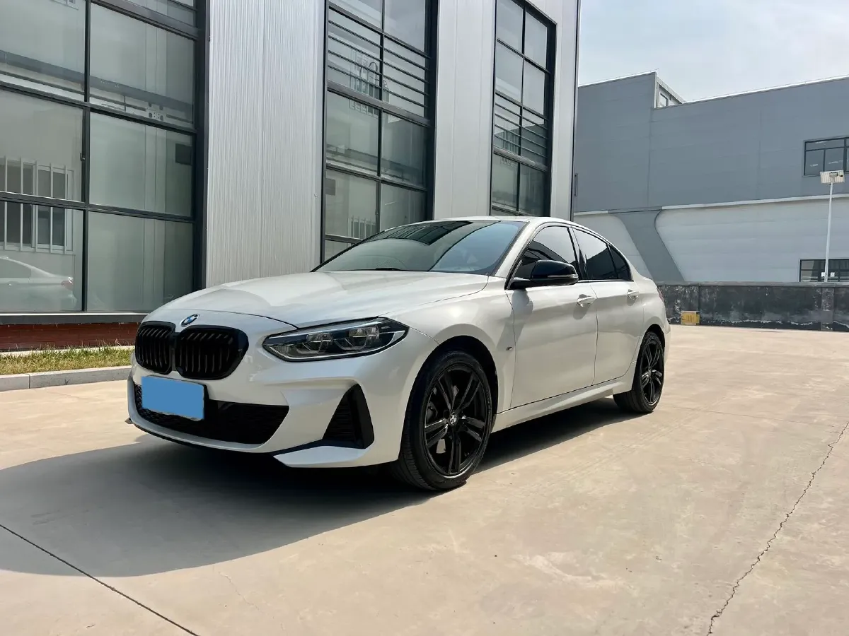 2022 BMW 1 Series 2.0T 192HP L4 7DCT,autocango,china used car exporter,china ev exporter,chinese used car exporter,chinese used ev exporter