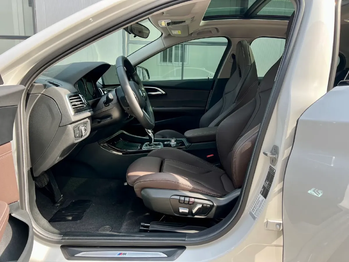 2022 BMW 1 Series 2.0T 192HP L4 7DCT,autocango,china used car exporter,china ev exporter,chinese used car exporter,chinese used ev exporter