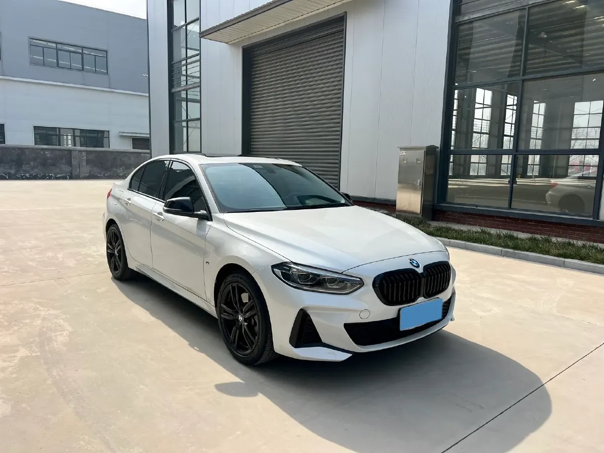 2022 BMW 1 Series 2.0T 192HP L4 7DCT,autocango,china used car exporter,china ev exporter,chinese used car exporter,chinese used ev exporter