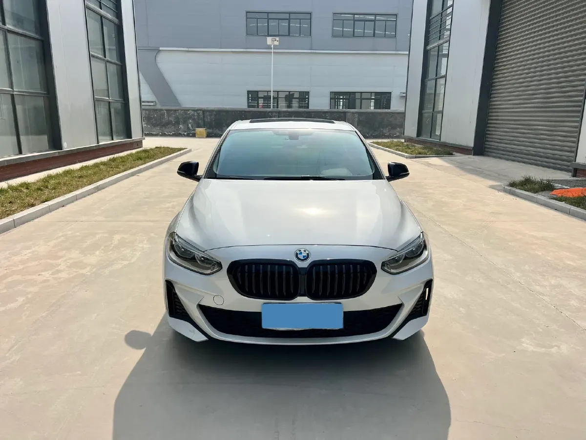 2022 BMW 1 Series 2.0T 192HP L4 7DCT,autocango,china used car exporter,china ev exporter,chinese used car exporter,chinese used ev exporter