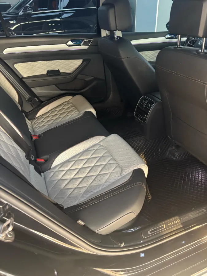 2023 Volkswagen Magotan 2.0T 186HP L4 7DCT,autocango,china used car exporter,china ev exporter,chinese used car exporter,chinese used ev exporter