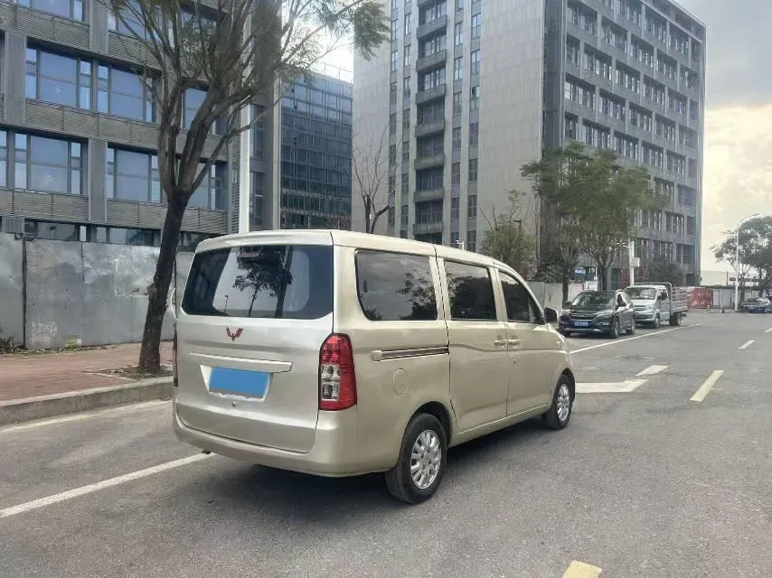 2018 WuLing RongGuang V 1.5L 112HP L4 5MT,autocango,china used car exporter,china ev exporter,chinese used car exporter,chinese used ev exporter