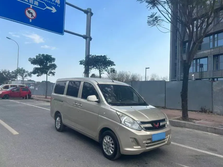 2018 WuLing RongGuang V 1.5L 112HP L4 5MT,autocango,china used car exporter,china ev exporter,chinese used car exporter,chinese used ev exporter