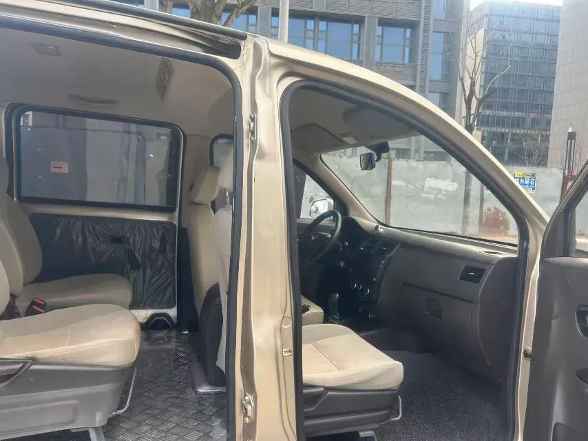 2018 WuLing RongGuang V 1.5L 112HP L4 5MT,autocango,china used car exporter,china ev exporter,chinese used car exporter,chinese used ev exporter