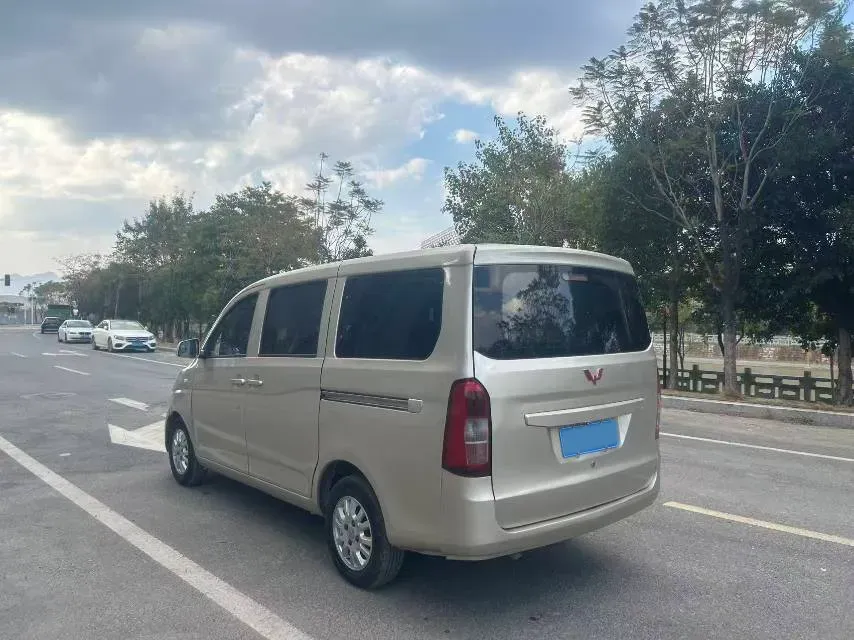 2018 WuLing RongGuang V 1.5L 112HP L4 5MT,autocango,china used car exporter,china ev exporter,chinese used car exporter,chinese used ev exporter