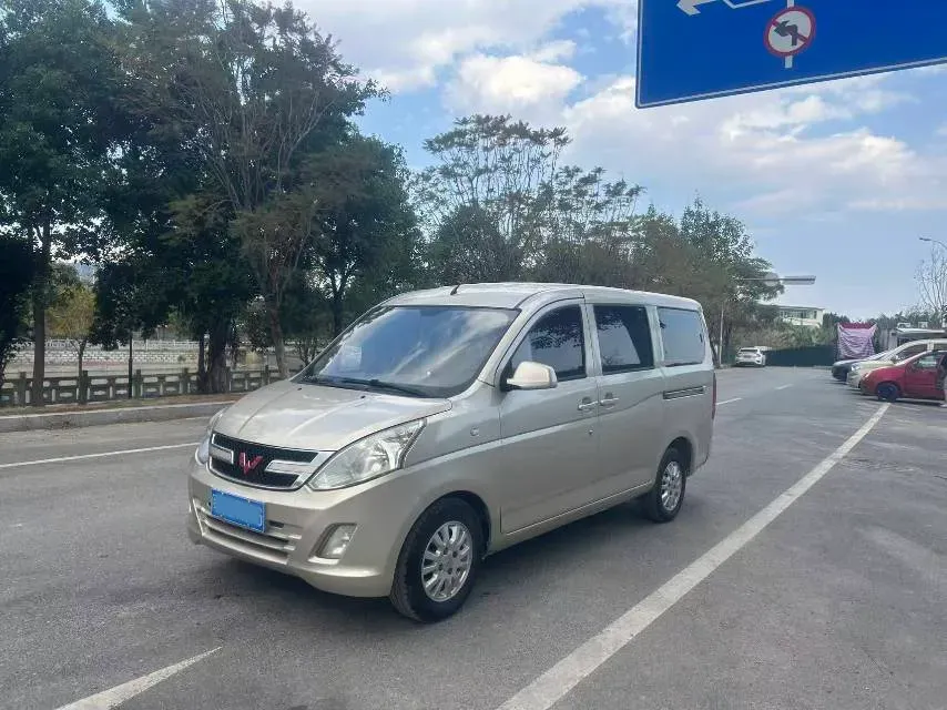 2018 WuLing RongGuang V 1.5L 112HP L4 5MT,autocango,china used car exporter,china ev exporter,chinese used car exporter,chinese used ev exporter