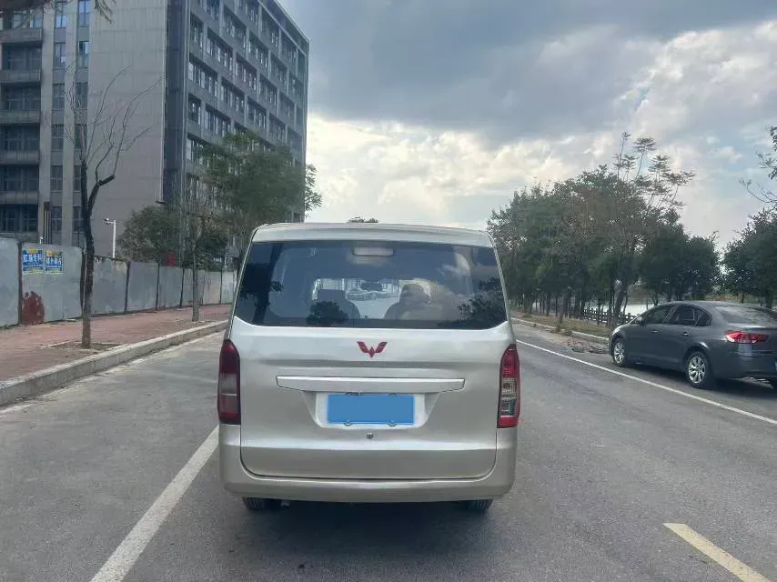 2018 WuLing RongGuang V 1.5L 112HP L4 5MT,autocango,china used car exporter,china ev exporter,chinese used car exporter,chinese used ev exporter