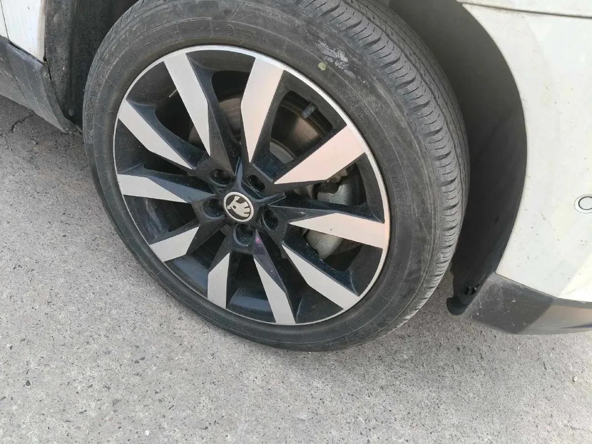 2020 Skoda Karoq 1.4T 150HP L4 7DCT,autocango,china used car exporter,china ev exporter,chinese used car exporter,chinese used ev exporter