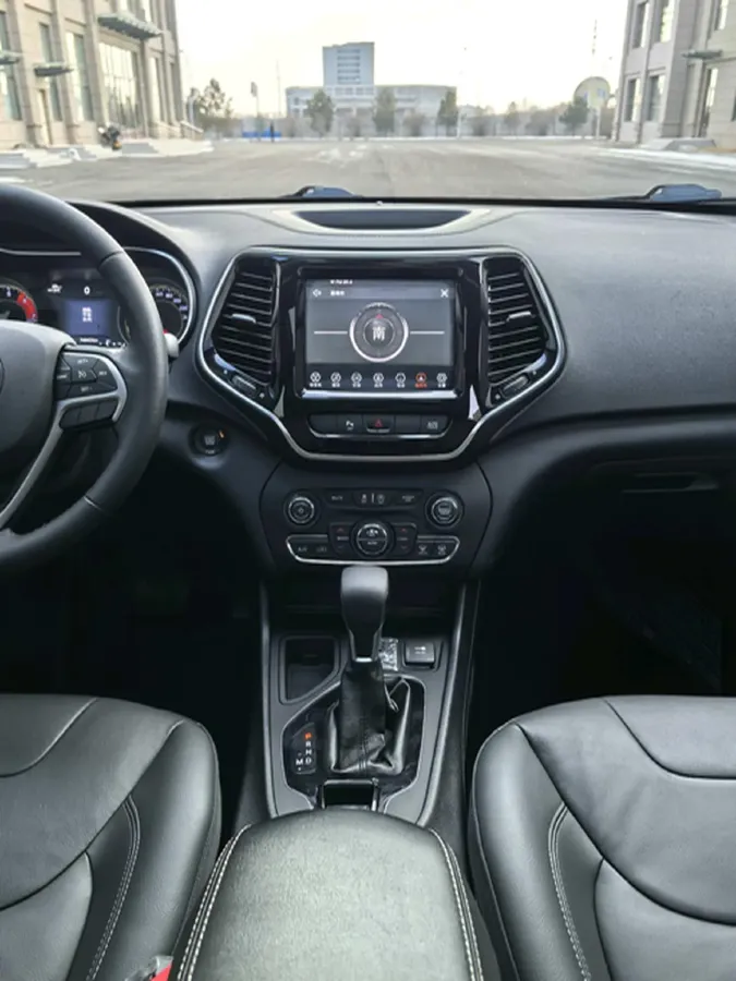 2019 Jeep Cherokee 2.0T 234HP L4 9AT,autocango,china used car exporter,china ev exporter,chinese used car exporter,chinese used ev exporter