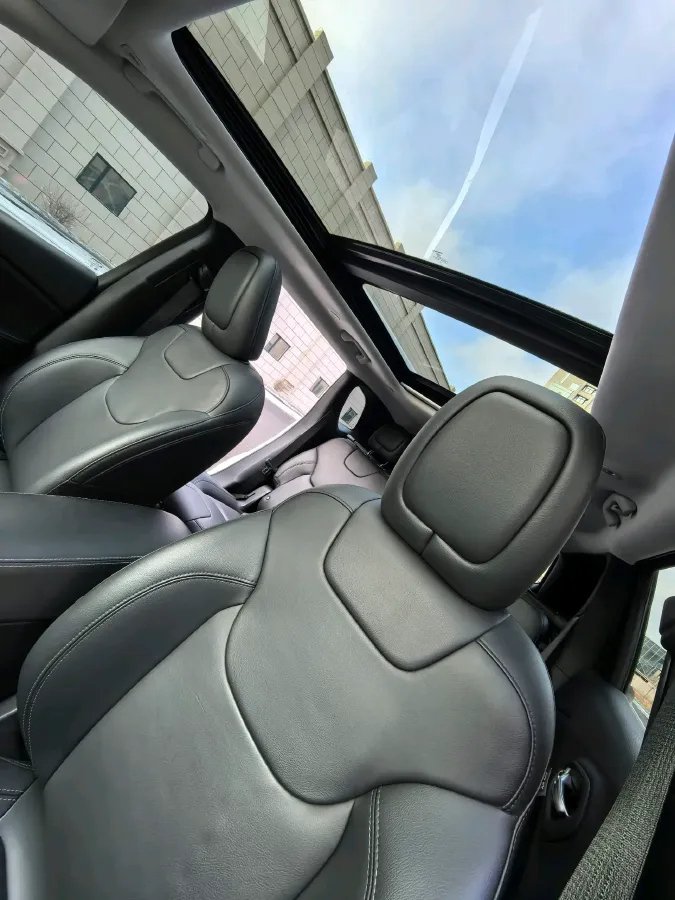 2019 Jeep Cherokee 2.0T 234HP L4 9AT,autocango,china used car exporter,china ev exporter,chinese used car exporter,chinese used ev exporter