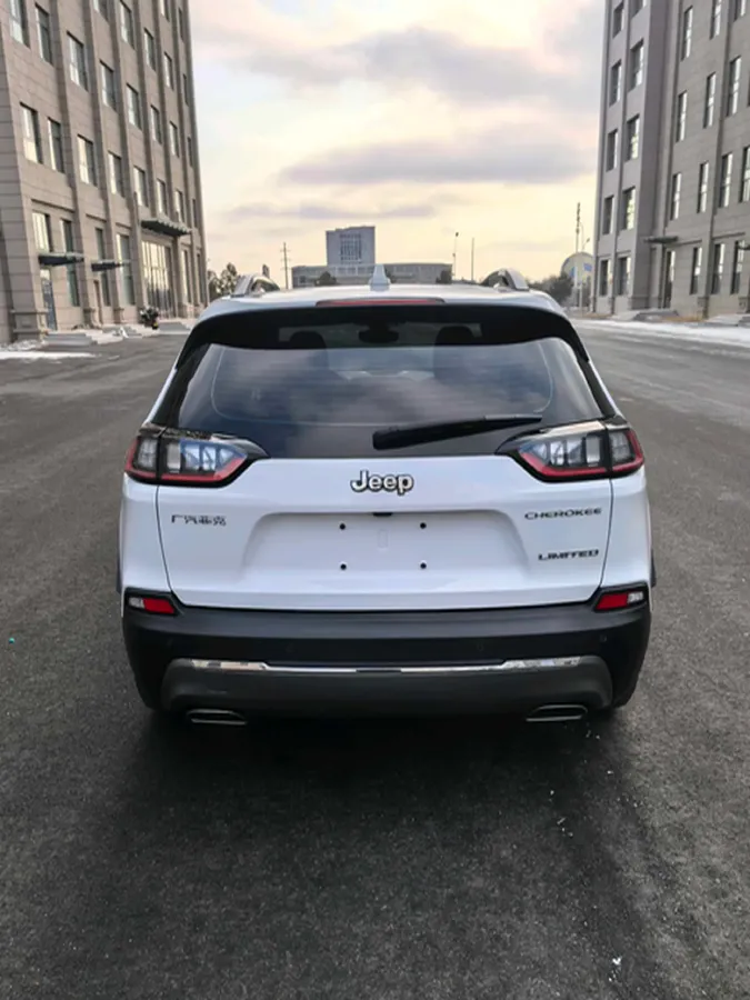 2019 Jeep Cherokee 2.0T 234HP L4 9AT,autocango,china used car exporter,china ev exporter,chinese used car exporter,chinese used ev exporter