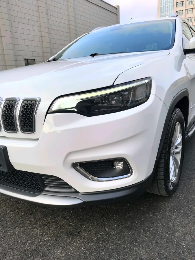 2019 Jeep Cherokee 2.0T 234HP L4 9AT,autocango,china used car exporter,china ev exporter,chinese used car exporter,chinese used ev exporter