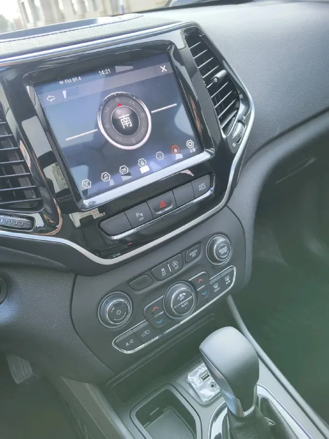 2019 Jeep Cherokee 2.0T 234HP L4 9AT,autocango,china used car exporter,china ev exporter,chinese used car exporter,chinese used ev exporter