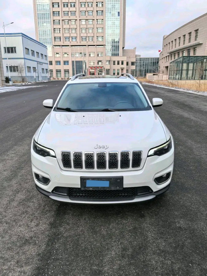 2019 Jeep Cherokee 2.0T 234HP L4 9AT,autocango,china used car exporter,china ev exporter,chinese used car exporter,chinese used ev exporter