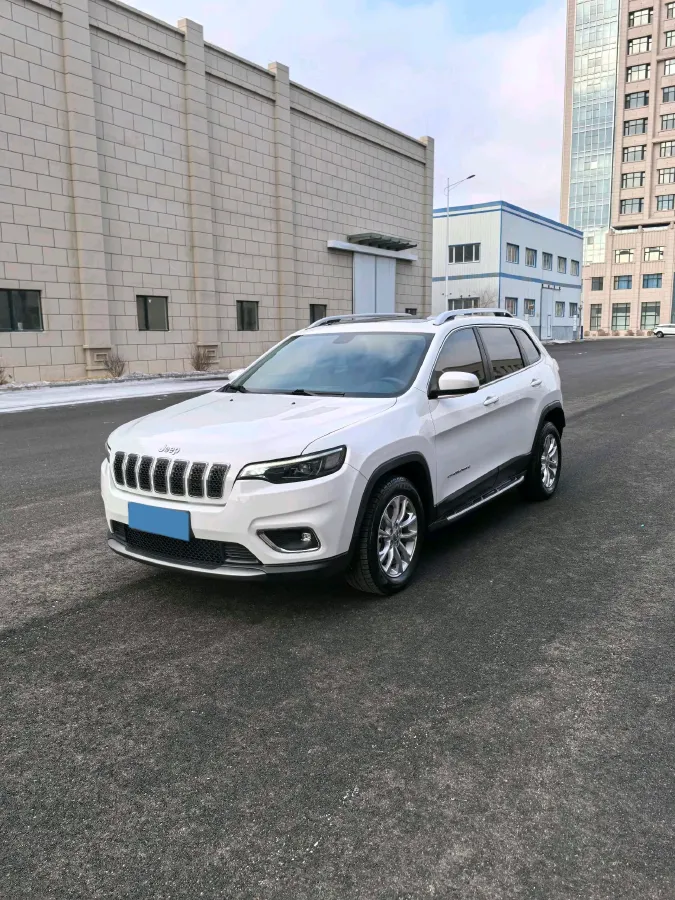 2019 Jeep Cherokee 2.0T 234HP L4 9AT,autocango,china used car exporter,china ev exporter,chinese used car exporter,chinese used ev exporter