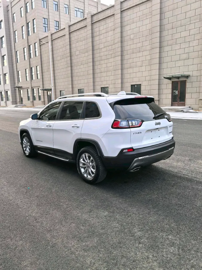 2019 Jeep Cherokee 2.0T 234HP L4 9AT,autocango,china used car exporter,china ev exporter,chinese used car exporter,chinese used ev exporter