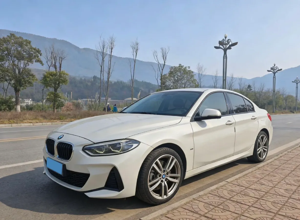 2020 BMW 1 Series 2.0T 192HP L4 7DCT,autocango,china used car exporter,china ev exporter,chinese used car exporter,chinese used ev exporter