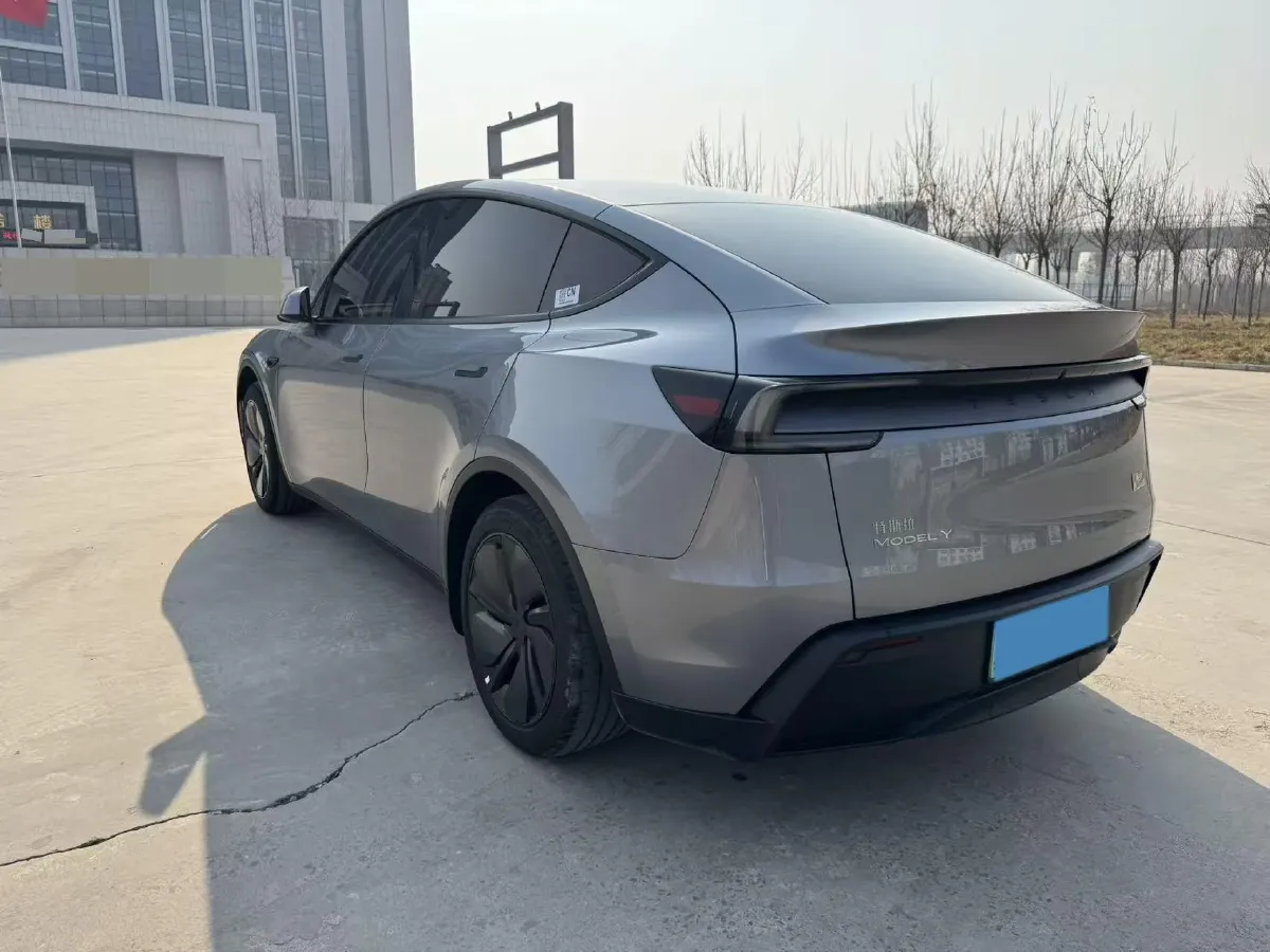 2025 Tesla Model Y BEV 62.5KWH,autocango,china used car exporter,china ev exporter,chinese used car exporter,chinese used ev exporter