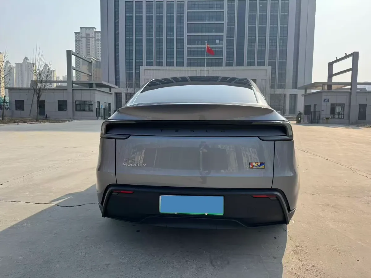 2025 Tesla Model Y BEV 62.5KWH,autocango,china used car exporter,china ev exporter,chinese used car exporter,chinese used ev exporter
