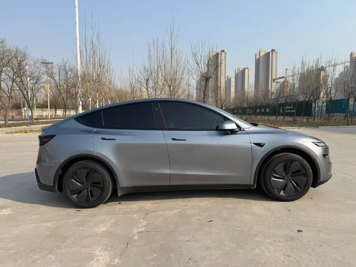 2025 Tesla Model Y BEV 62.5KWH,autocango,china used car exporter,china ev exporter,chinese used car exporter,chinese used ev exporter