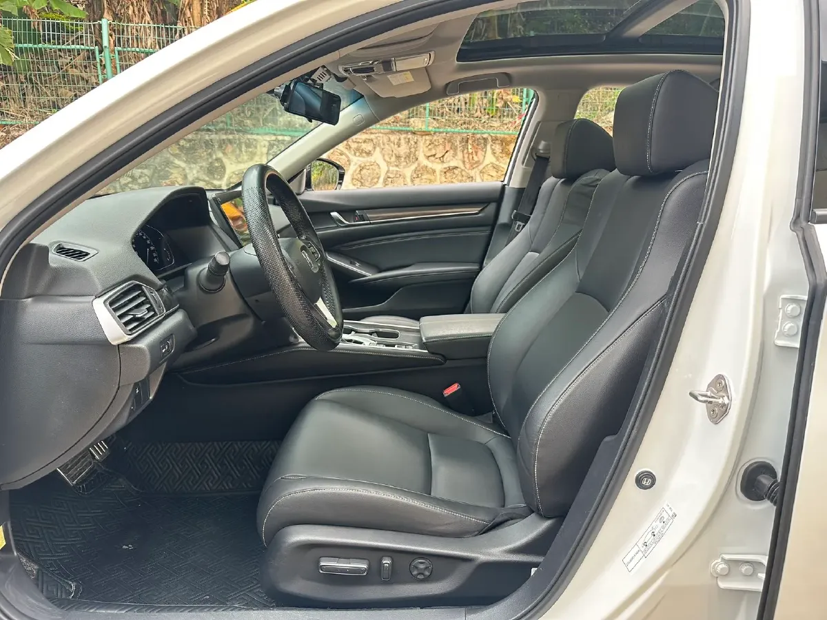 2022 Honda Accord 1.5T 194HP L4 CVT,autocango,china used car exporter,china ev exporter,chinese used car exporter,chinese used ev exporter