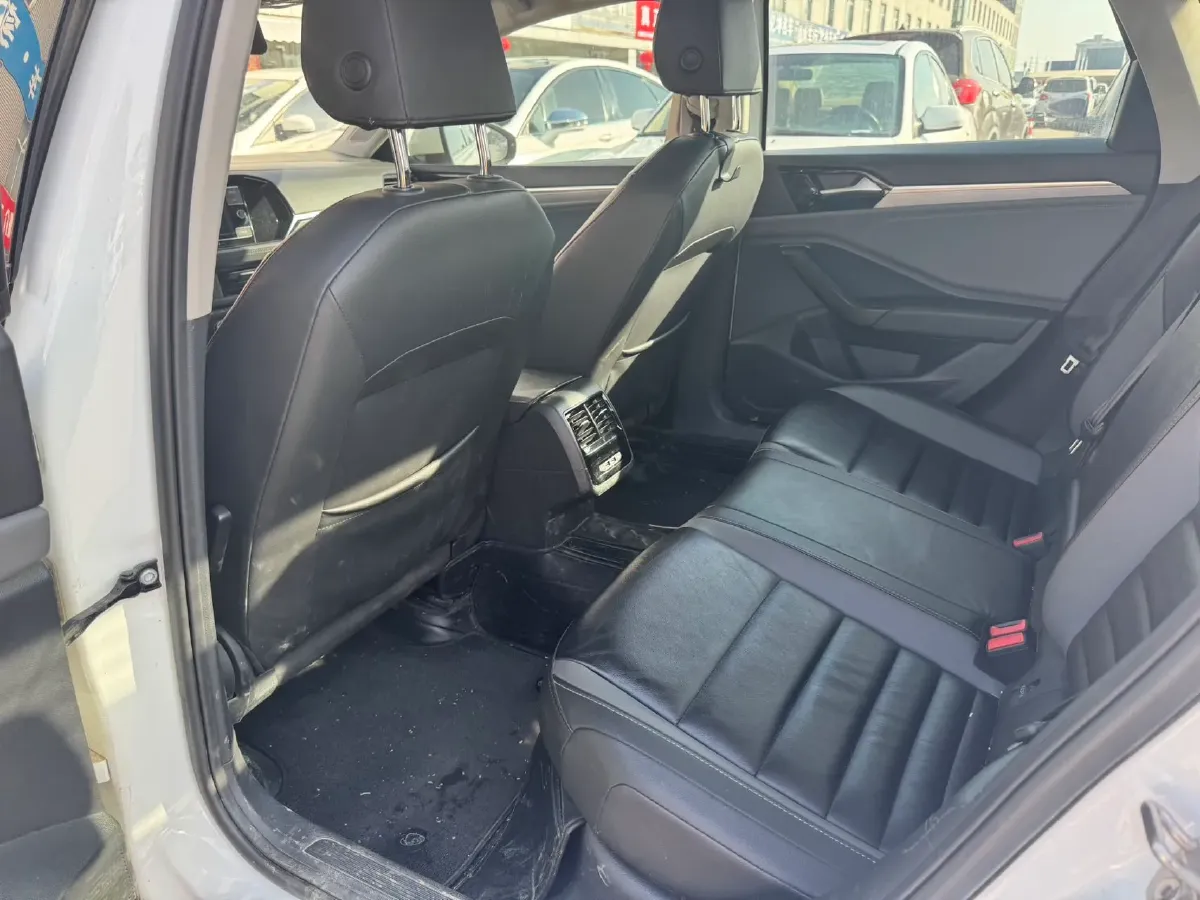 2019 Jeep Renegade 1.3T 173HP L4 7DCT,autocango,china used car exporter,china ev exporter,chinese used car exporter,chinese used ev exporter