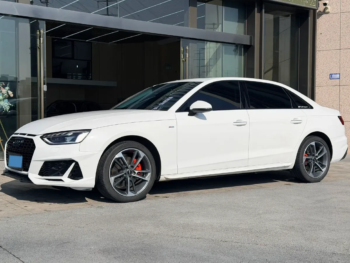 2022 Audi A4L 2.0T 190HP L4 7DCT,autocango,china used car exporter,china ev exporter,chinese used car exporter,chinese used ev exporter