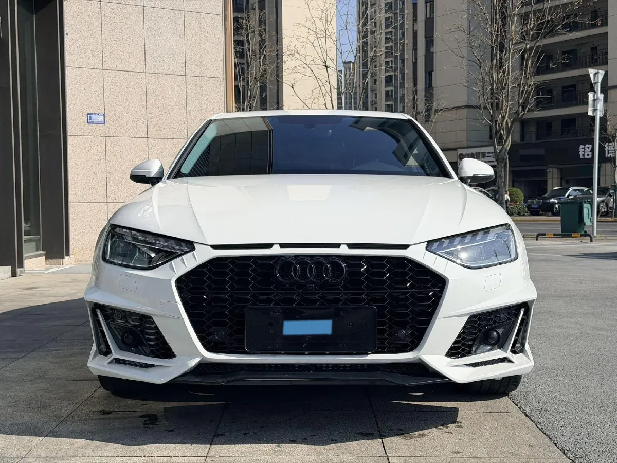 2022 Audi A4L 2.0T 190HP L4 7DCT,autocango,china used car exporter,china ev exporter,chinese used car exporter,chinese used ev exporter